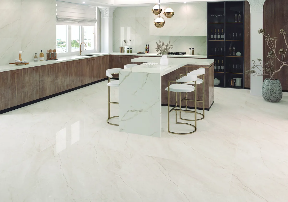Atenea Beige en una cocina