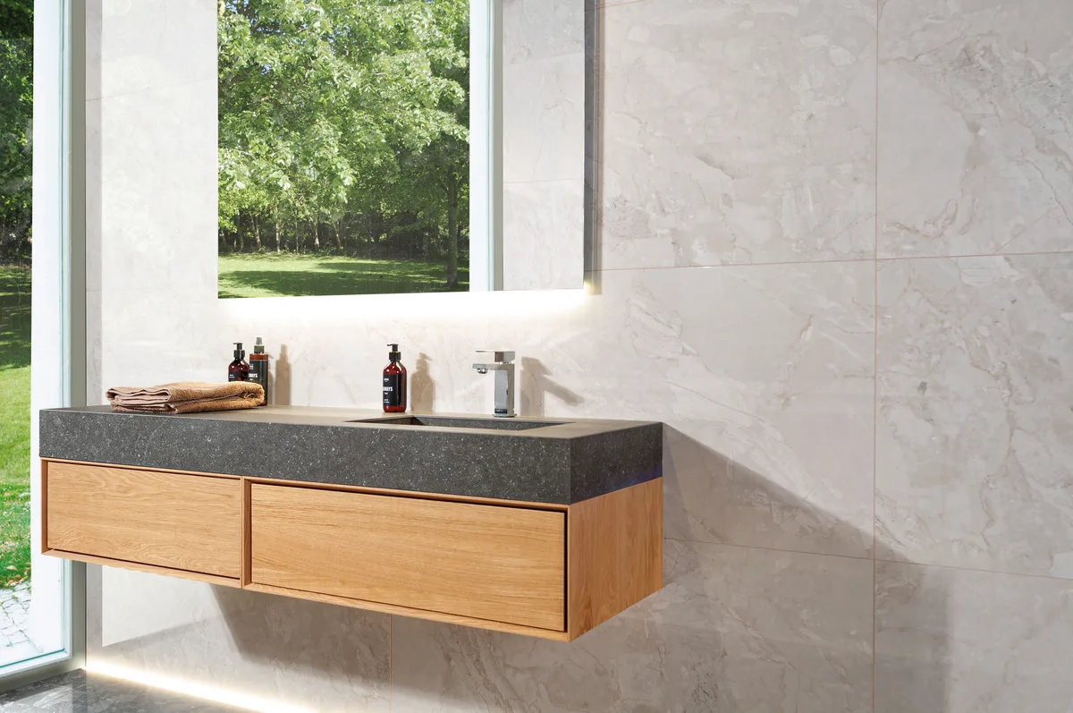 Kuartz Beige Matte en un ba&ntilde;o