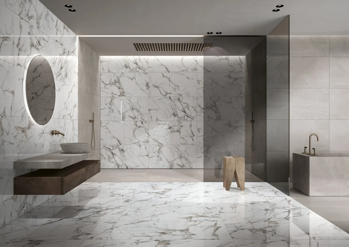 Logan Gray Polished en un ba&ntilde;o