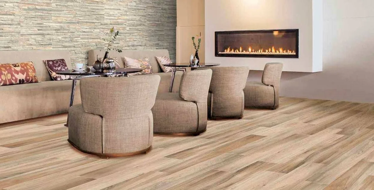 Jungle Rovere en una sala