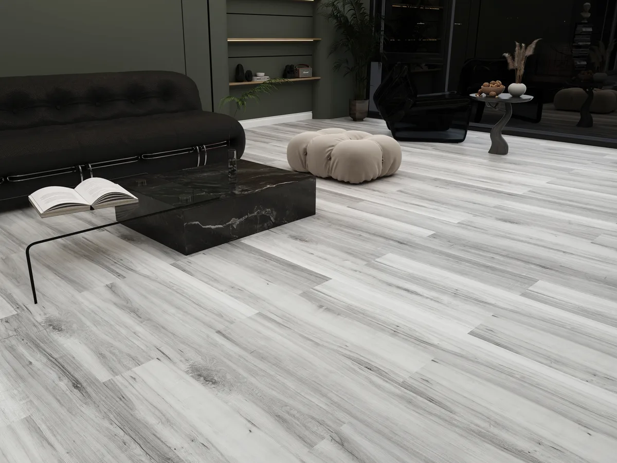 Crystal White en una sala