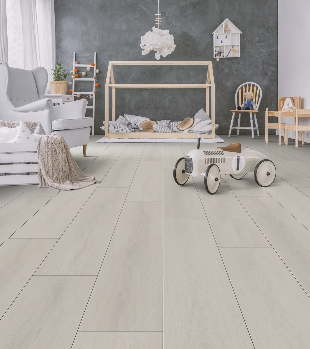 Georgia Gray en un dormitorio
