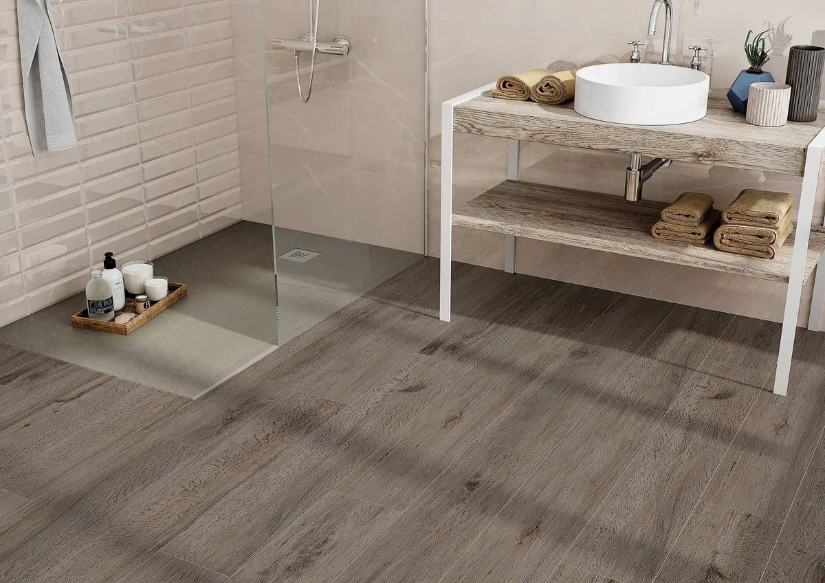 Hampton Almond en un ba&ntilde;o