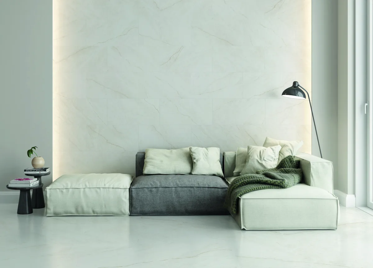 Atenea Beige en una sala