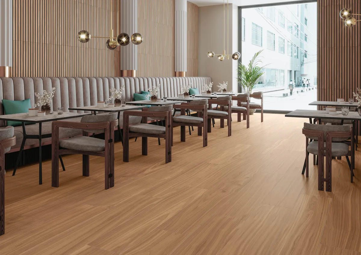 Nogal Maple en un espacio comercial